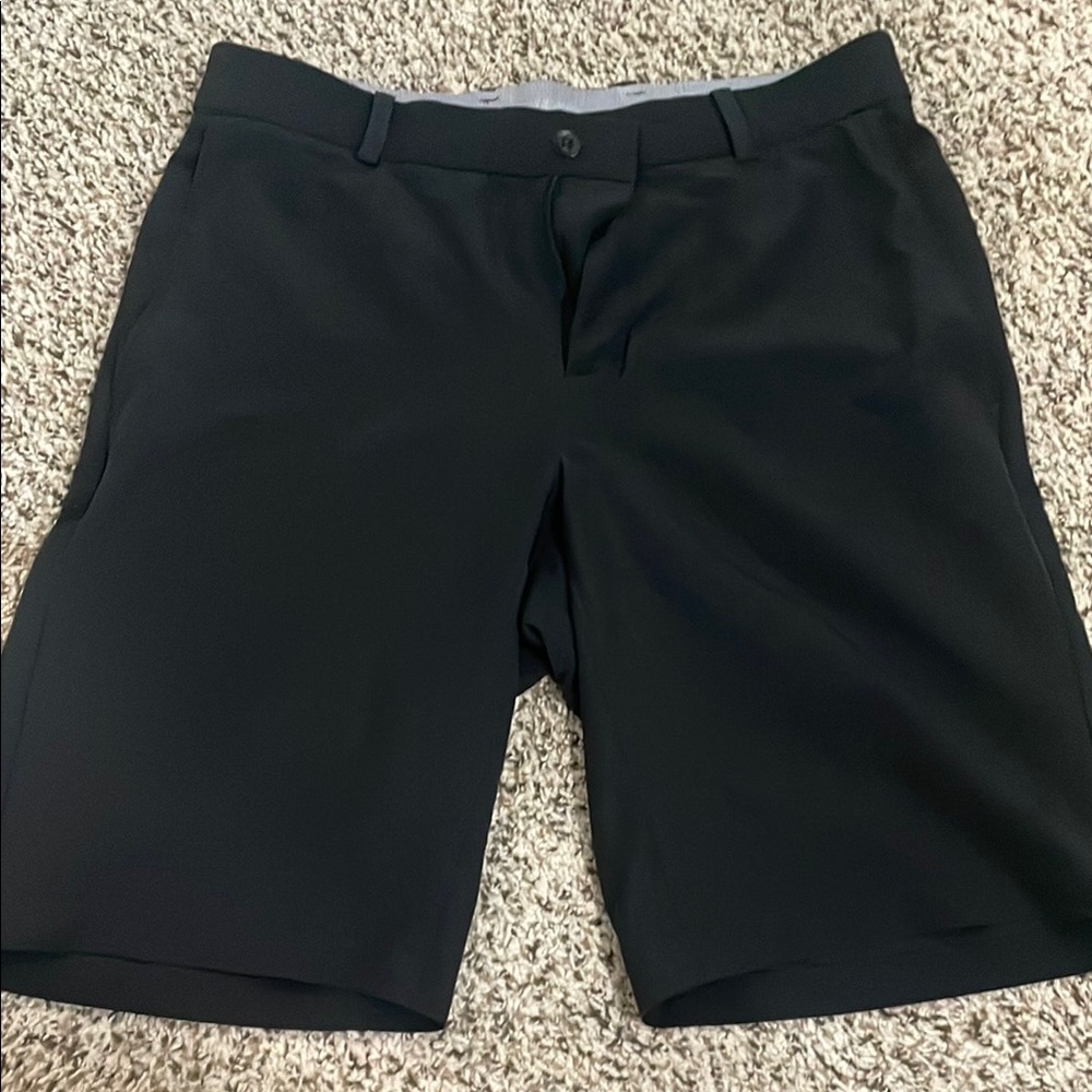 Men's Nike Golfing Black Shorts Medium. 9 inch
